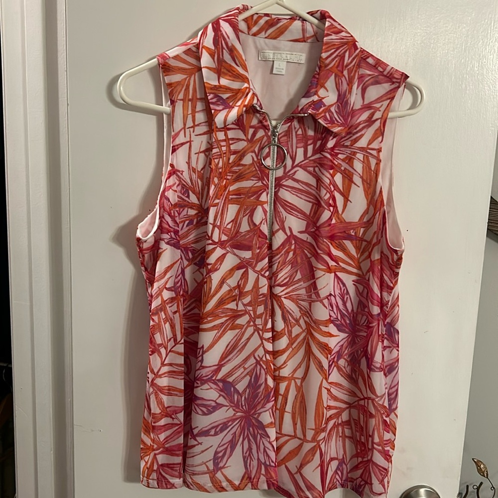 Juniper+lime sleeveless top floral pattern and zipper on the front size L